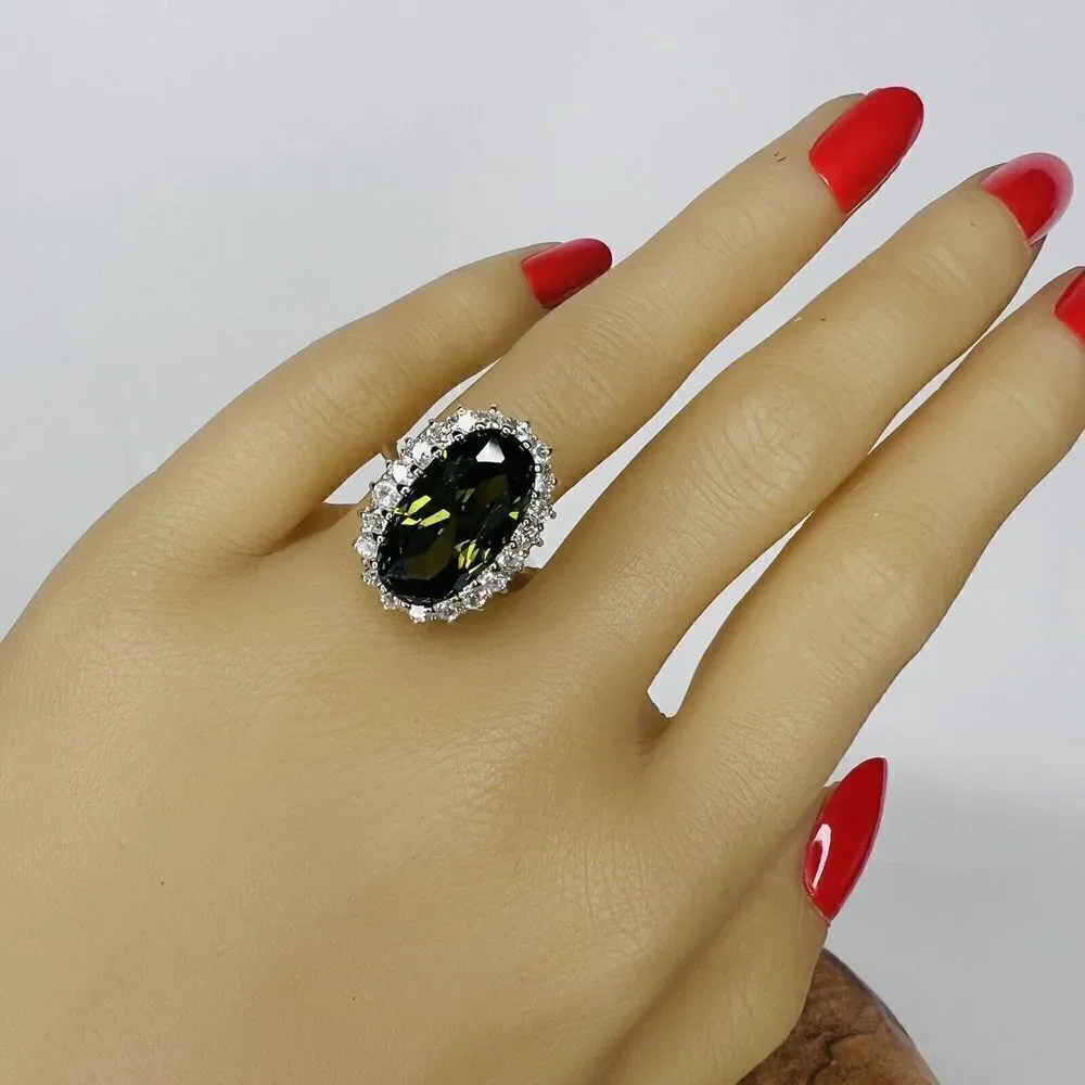 Vintage Ring Sz 6 Beautiful Olive Green Clear Crystal Oval Silver Plate 4229